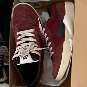 Nike SB Men's Burgundy and Black Sneakers